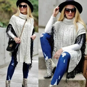 LENORA Sweater Poncho